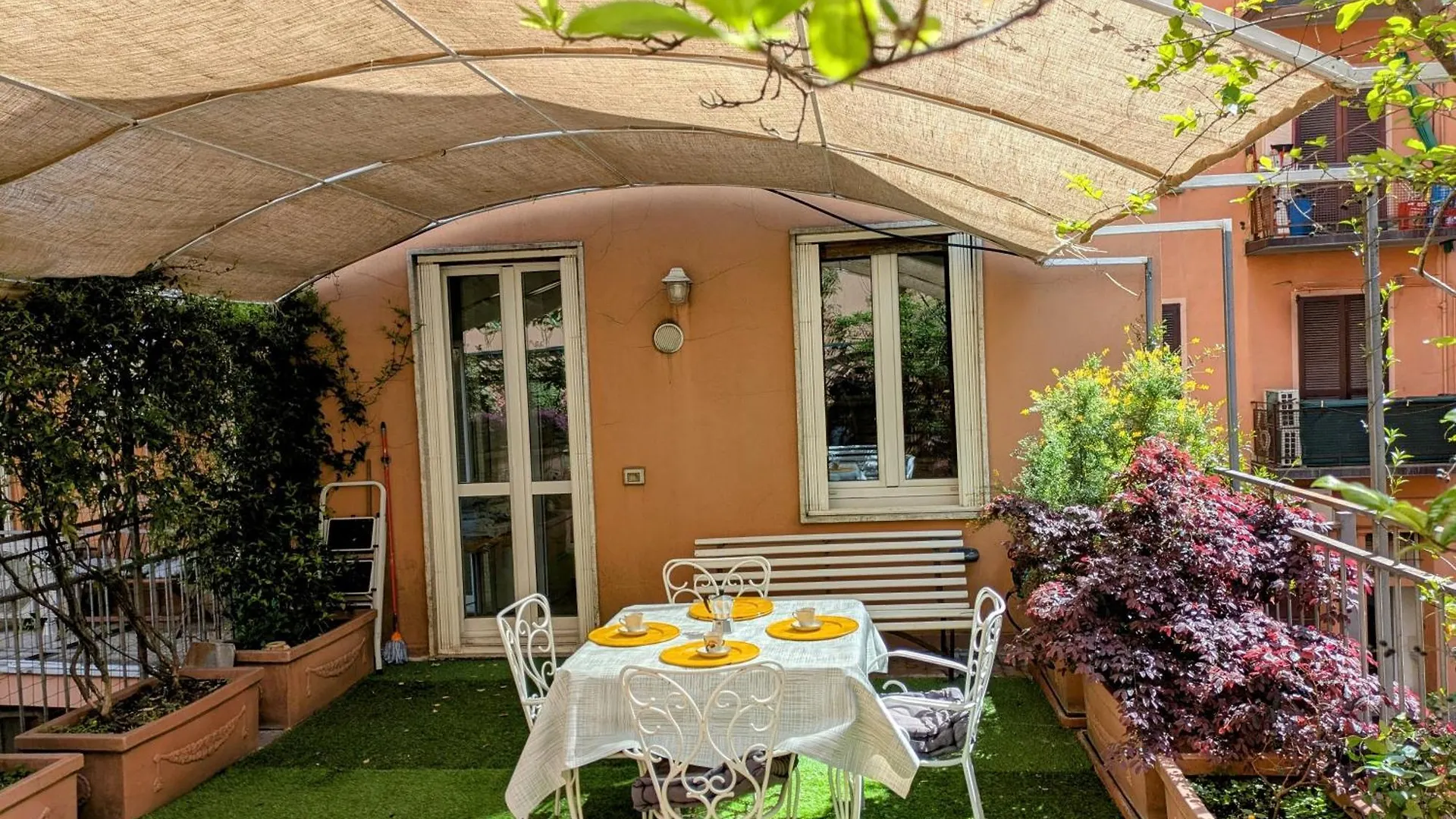 Alma Vacation Apartment In The Centre, Big Terrace Milan