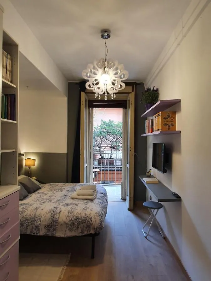 Alma Vacation Apartment In The Centre, Big Terrace Milan Italy