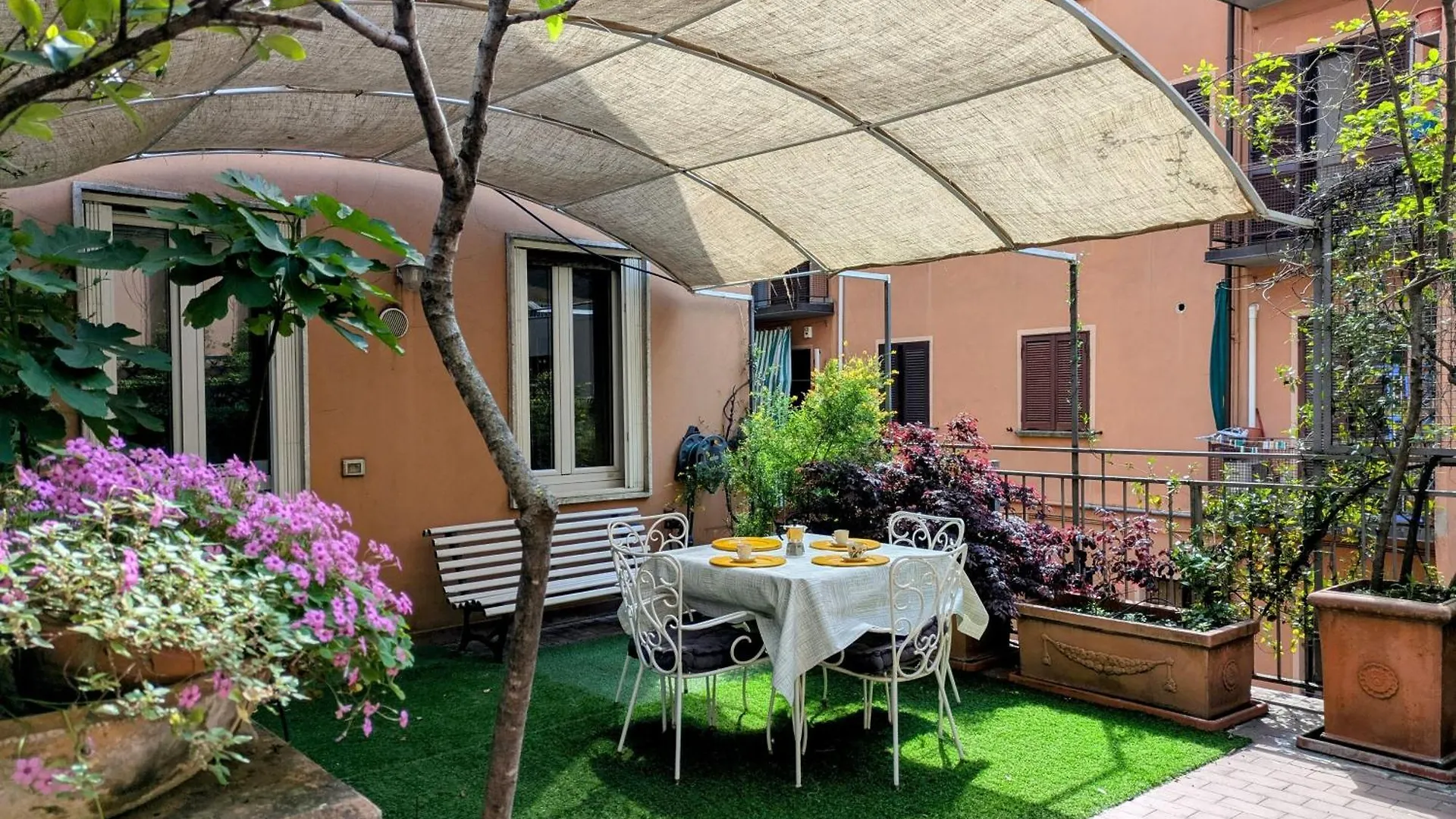 Alma Vacation Apartment In The Centre, Big Terrace Milan